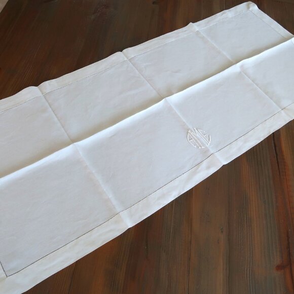 Vintage Hemstitched Linen Table Runner Buffet Scarf 44" x 18" - Picture 1 of 7